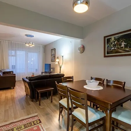 Apartment Central Flat Near The Bosphorus Shore In Uskudar Istanbul