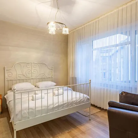 Central Flat Near The Bosphorus Shore In Uskudar Apartment