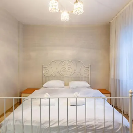 Apartment Central Flat Near The Bosphorus Shore In Uskudar Istanbul