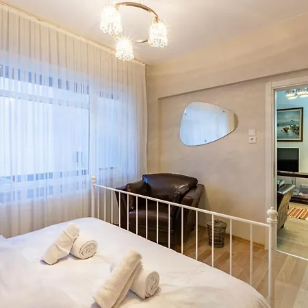 Central Flat Near The Bosphorus Shore In Uskudar *